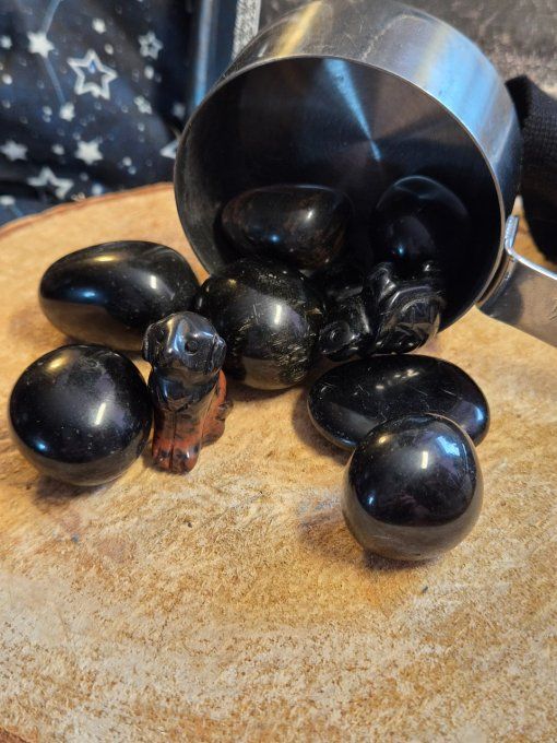Mélange de pierres naturelles roulées noires – Chakra Racine & Chakra Couronne – 50 g  