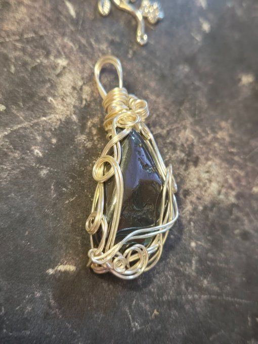 Pendentif Manganèse pomme poison