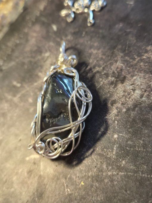 Pendentif Manganèse pomme poison