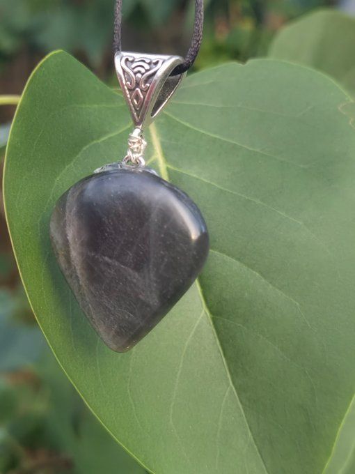 Pendentif Pierre de lune noire Hécatolite 