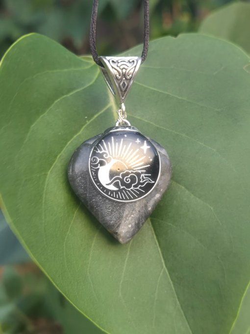 Pendentif Pierre de lune noire Hécatolite 