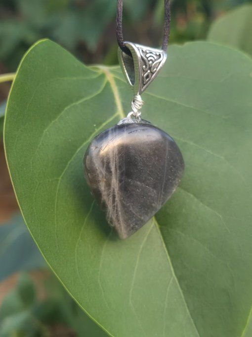 Pendentif Pierre de lune noire Hécatolite 