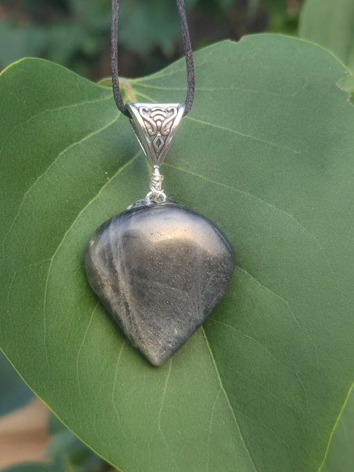 Pendentif Pierre de lune noire Hécatolite 