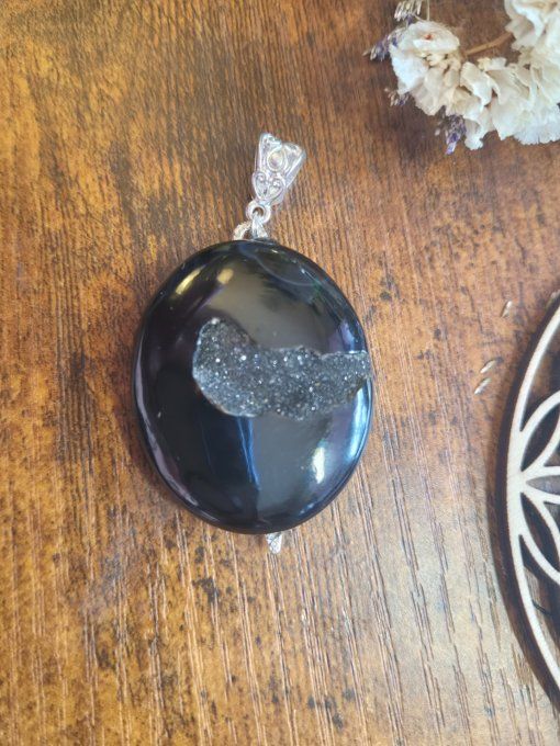 Pendentif onyx noire -Force , courage et confiance  