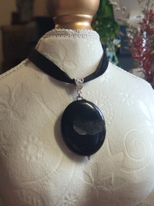 Pendentif onyx noire -Force , courage et confiance  