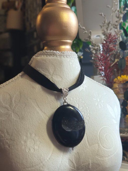Pendentif onyx noire -Force , courage et confiance  