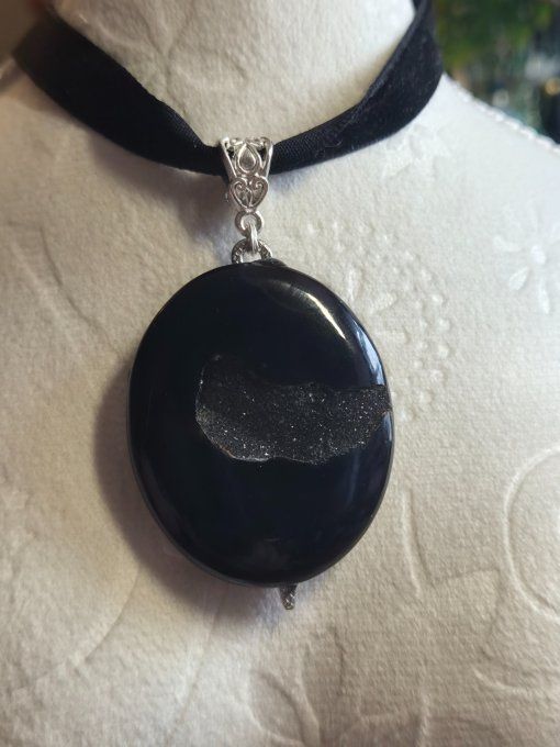 Pendentif onyx noire -Force , courage et confiance