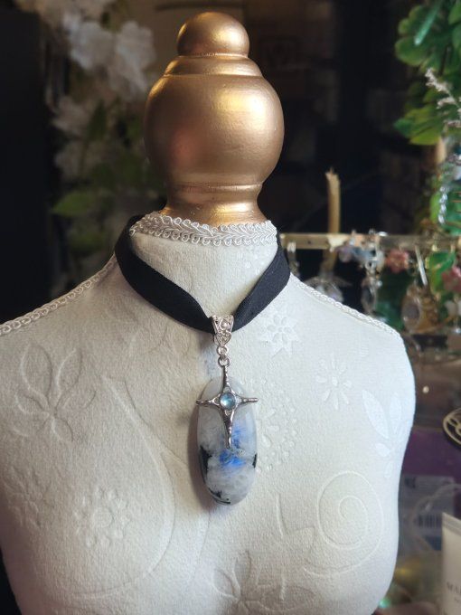 Pendentif Péristérite  -pierre de lune : protection et concentration 