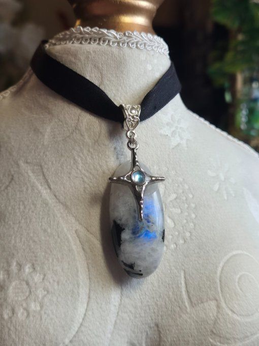 Pendentif Péristérite -pierre de lune : protection et concentration