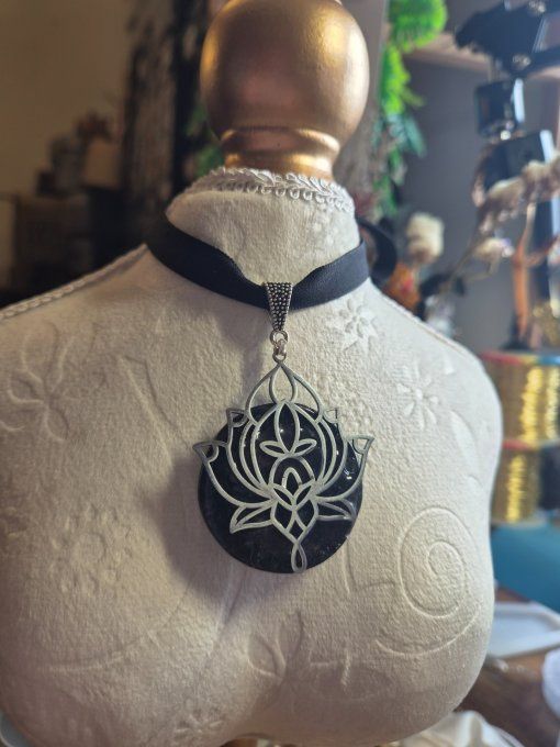 Pendentif lotus ✨ Charoïte  Aegeryne- Transformation & Libération ✨ 