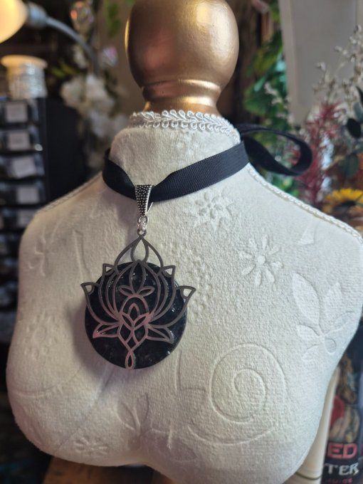 Pendentif lotus ✨ Charoïte  Aegeryne- Transformation & Libération ✨ 