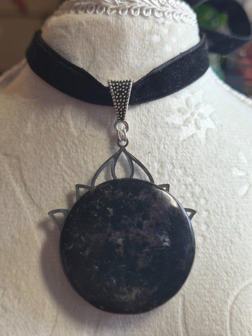 Pendentif lotus ✨ Charoïte  Aegeryne- Transformation & Libération ✨ 