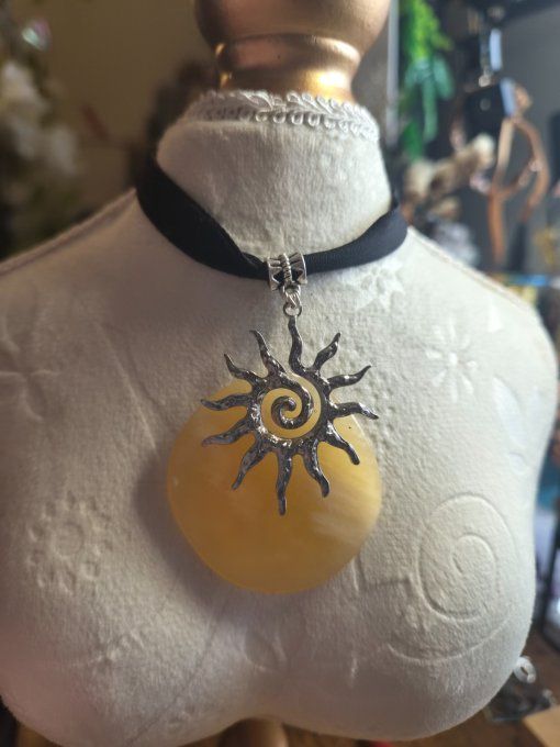 Pendentif Calcite jaune -Pierre de joie solaire