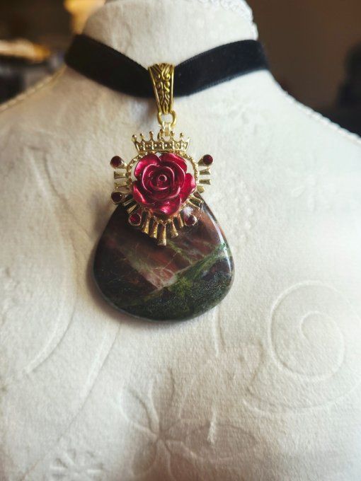 Pendentif Jaspe Sang De Dragon – coeur sacré