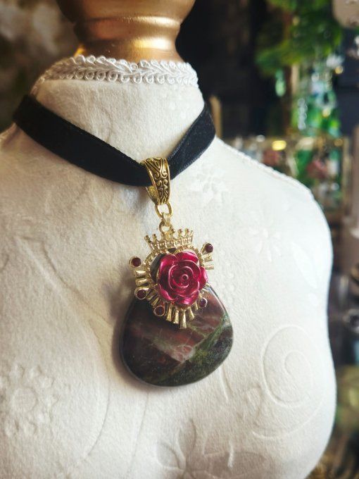 Pendentif Jaspe Sang De Dragon – coeur sacré