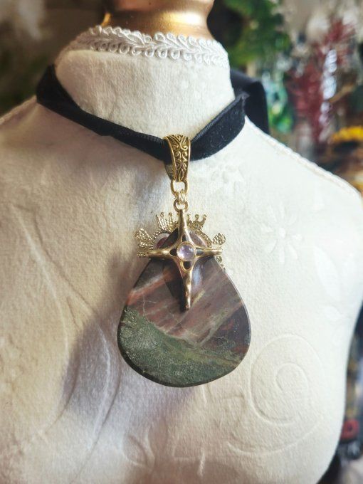 Pendentif Jaspe Sang De Dragon – coeur sacré