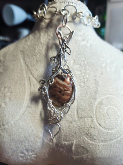 Pendentif Dolomite Les Amulettes de Galouve Élégant et Minimaliste