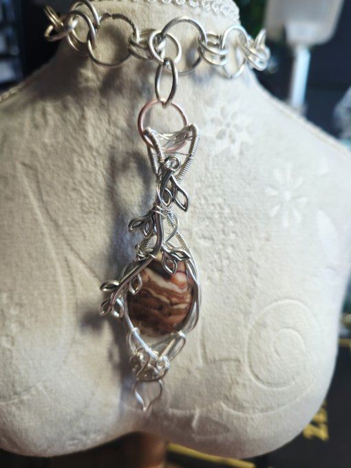 Pendentif Dolomite Les Amulettes de Galouve Élégant et Minimaliste