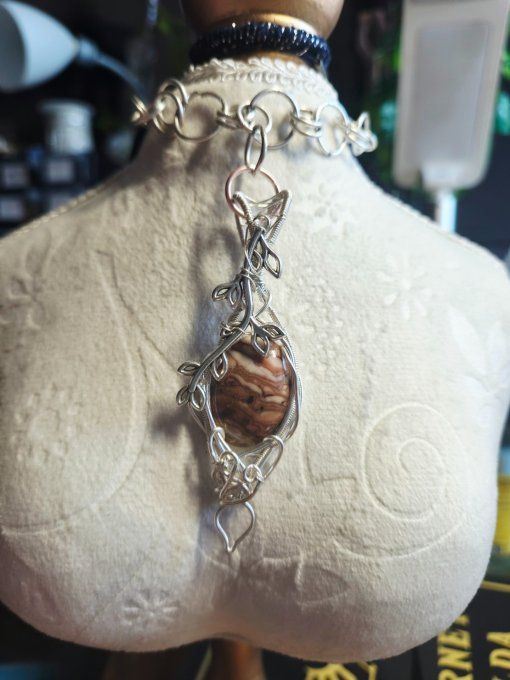 Pendentif Dolomite Les Amulettes de Galouve Élégant et Minimaliste