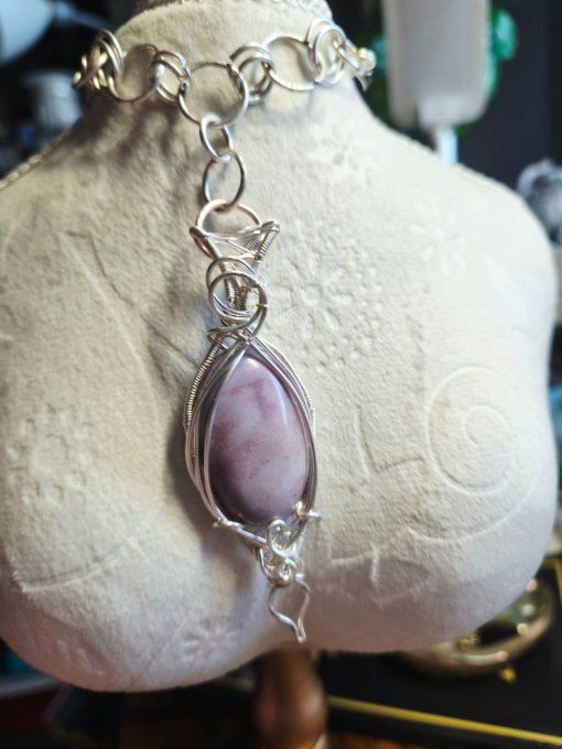 Pendentif Jadeite Lavande Les Amulettes de Galouve Élégance Apaisante