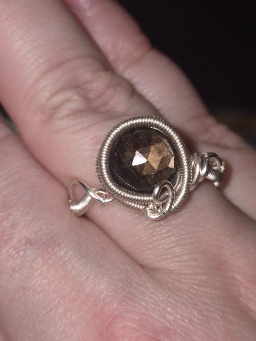 Bague saphir doré facette 