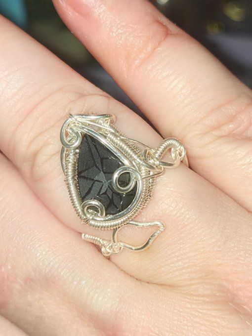 Bague spinelle noire : purification & ancrage -bouclier