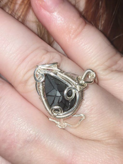 Bague spinelle noire : purification & ancrage -bouclier
