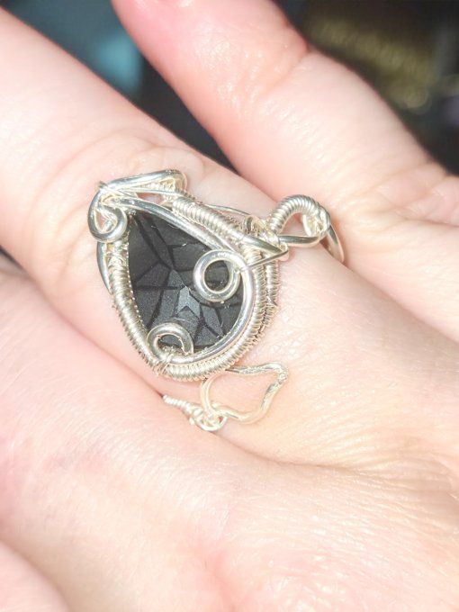 Bague spinelle noire : purification & ancrage -bouclier