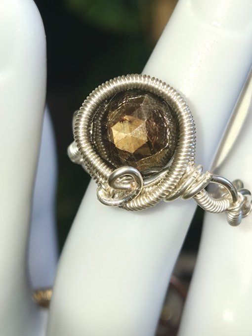 Bague saphir doré facette 