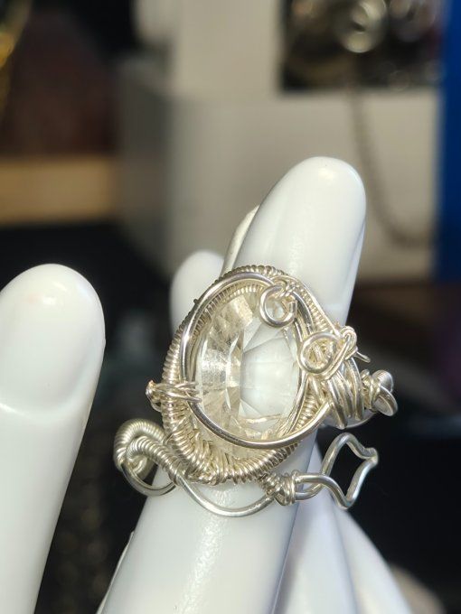 Bague Cristal de roche argent , diamant . 