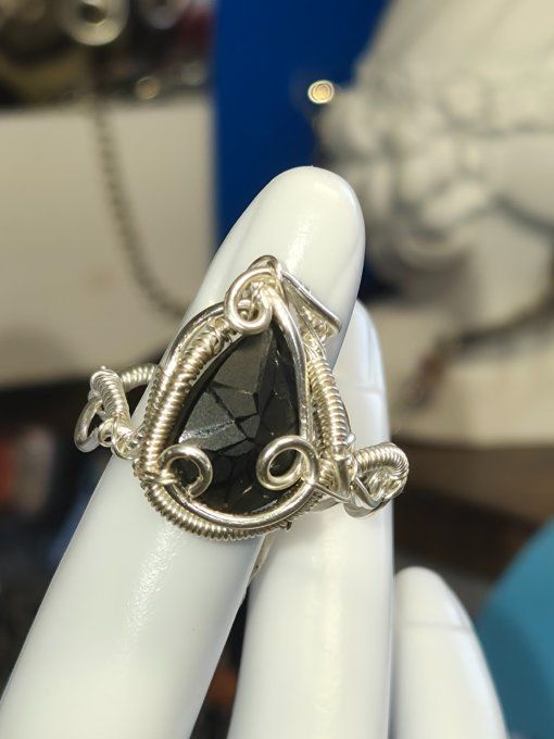 Bague spinelle noire : purification & ancrage -bouclier