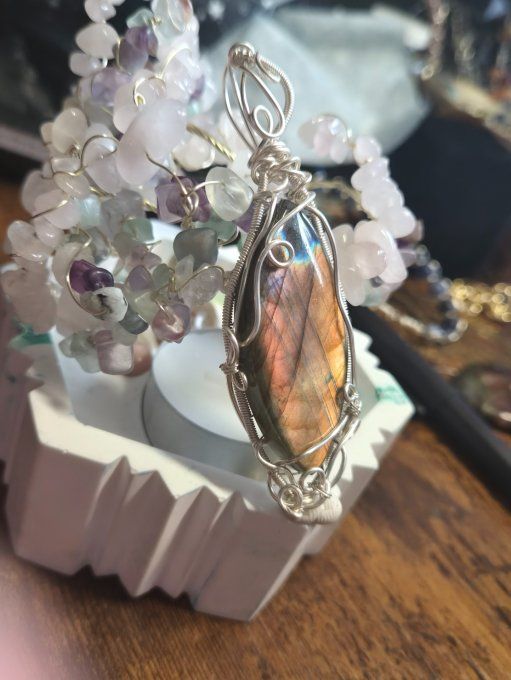 Pendentif labradorite rose gold, pierre de protection et d’intuition.  