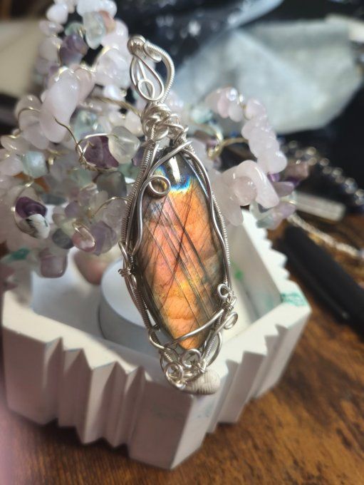 Pendentif labradorite rose gold, pierre de protection et d’intuition.  