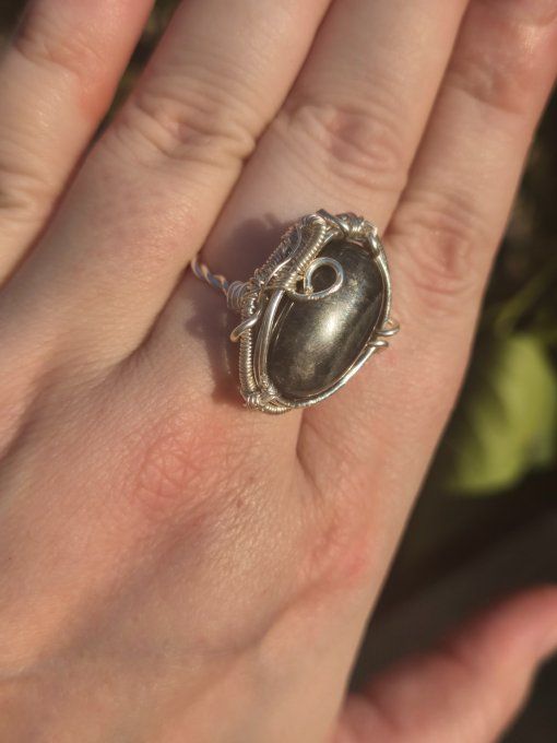 Bague chevalière Pierre de lune Noire- Hecatolite