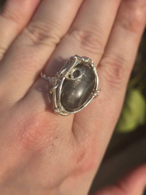 Bague chevalière Pierre de lune Noire- Hecatolite