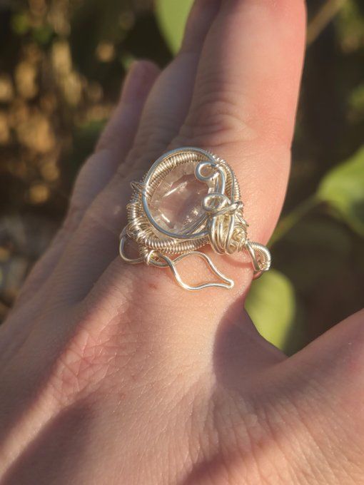Bague Cristal de roche argent , diamant . 