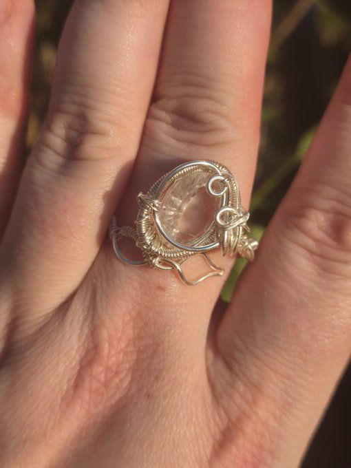 Bague Cristal de roche argent , diamant .
