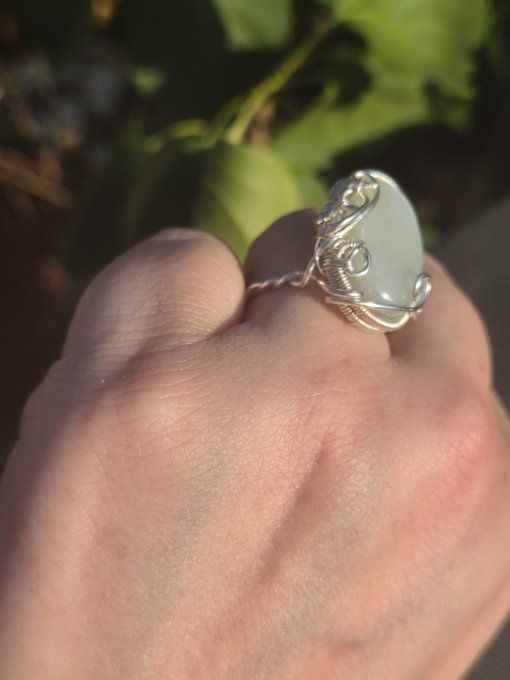 Bague  chevalière Pierre de lune blanche ,hecatolite - feminin & medium - Copie