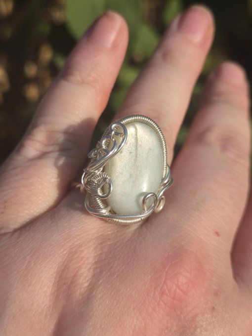 Bague  chevalière Pierre de lune blanche ,hecatolite - feminin & medium - Copie