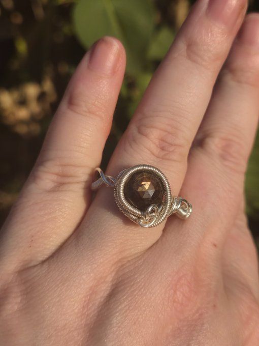 Bague saphir doré facette 