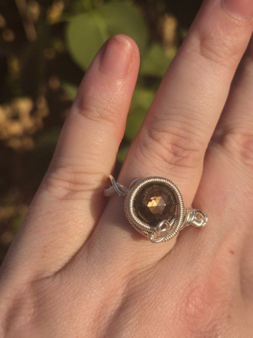 Bague saphir doré facette 