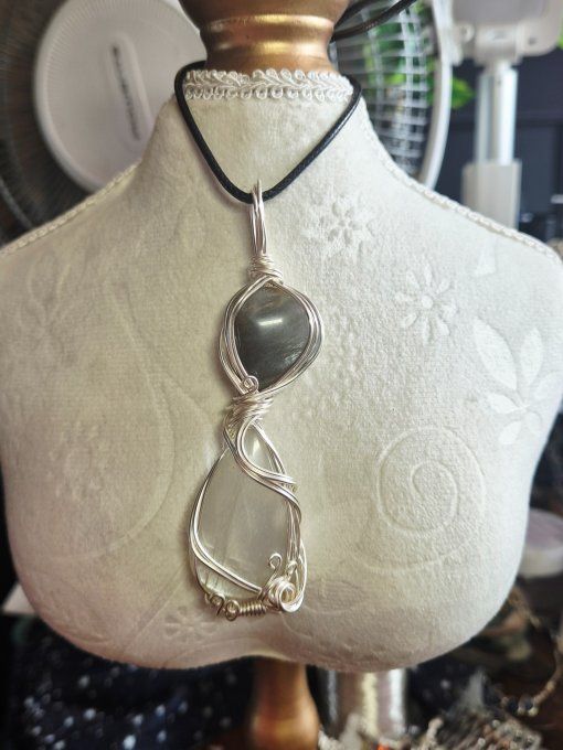 Pendentif sablier pierre de lune noire et blanche 