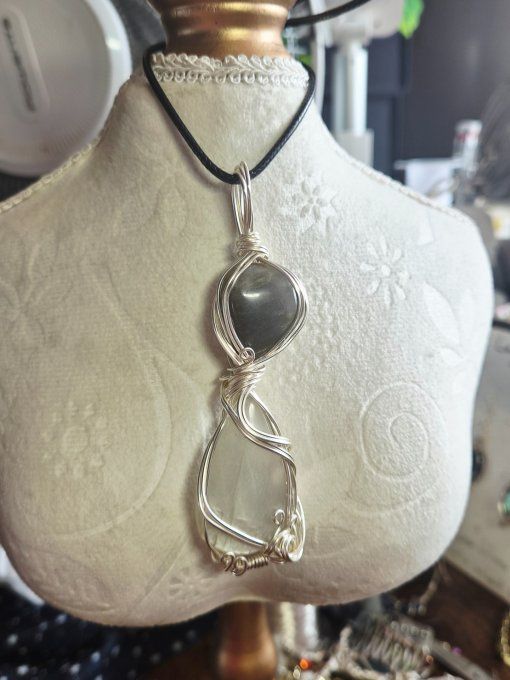 Pendentif sablier pierre de lune noire et blanche 