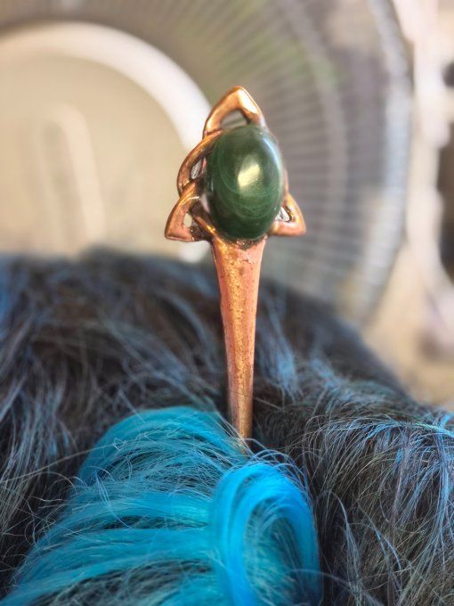 Pic chignon et pierre naturelle de malachite 