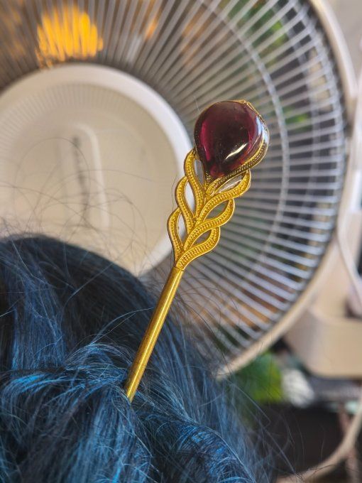 Pic à chignon Grenat rouge