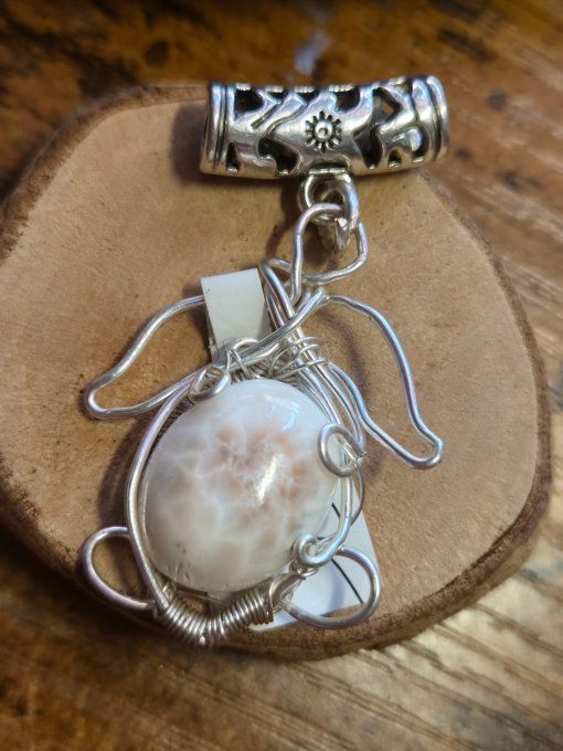 Pendentif Tortue Natrolite -Douceur Incarnée