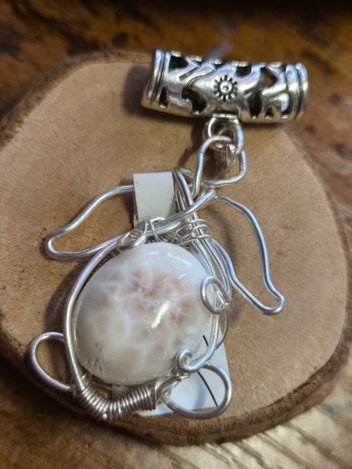 Pendentif Tortue Natrolite -Douceur Incarnée