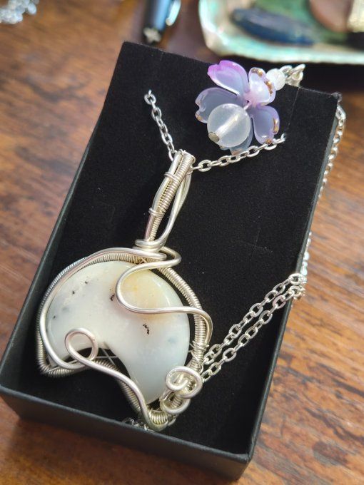 Pendentif Opale dendritique - Merlinite pour Équilibre et Magie