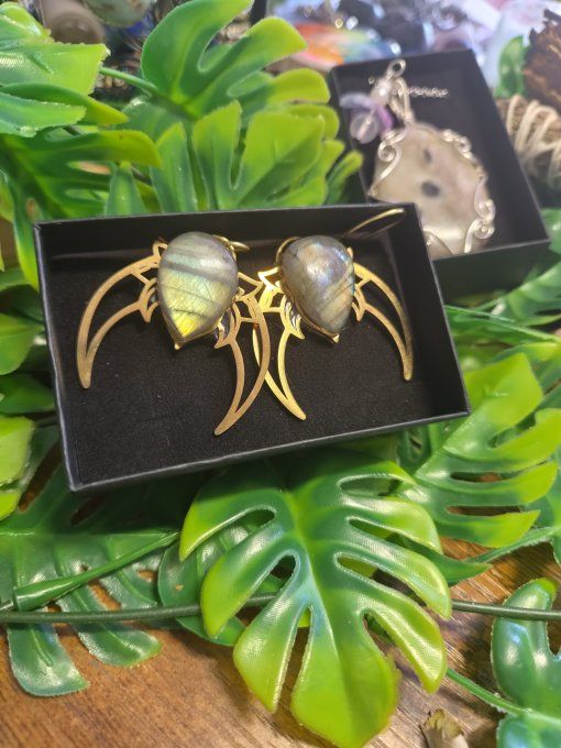 Boucles D’Oreilles En Labradorite – Lune Protection & Éclat Intuitif  