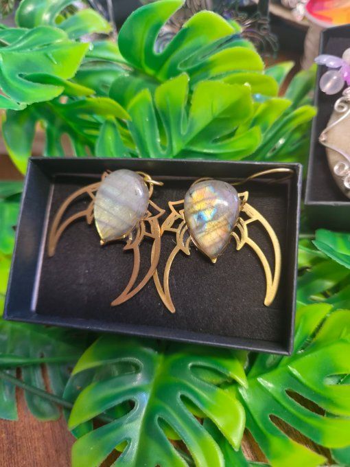 Boucles D’Oreilles En Labradorite – Lune Protection & Éclat Intuitif